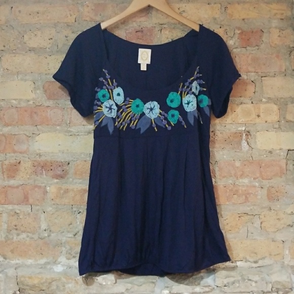 Anthropologie Tops - Anthropologie Ric Rac Navy Floral Cinch Tee